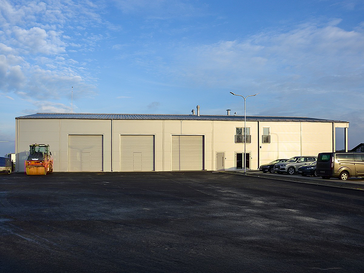 Kravas mašīnu serviss ar ofisu - Riga